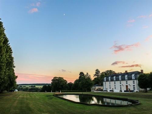 Отель Domaine De Montchevreuil Fresneaux-Montchevreuil Экстерьер фото