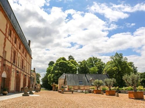 Отель Domaine De Montchevreuil Fresneaux-Montchevreuil Экстерьер фото
