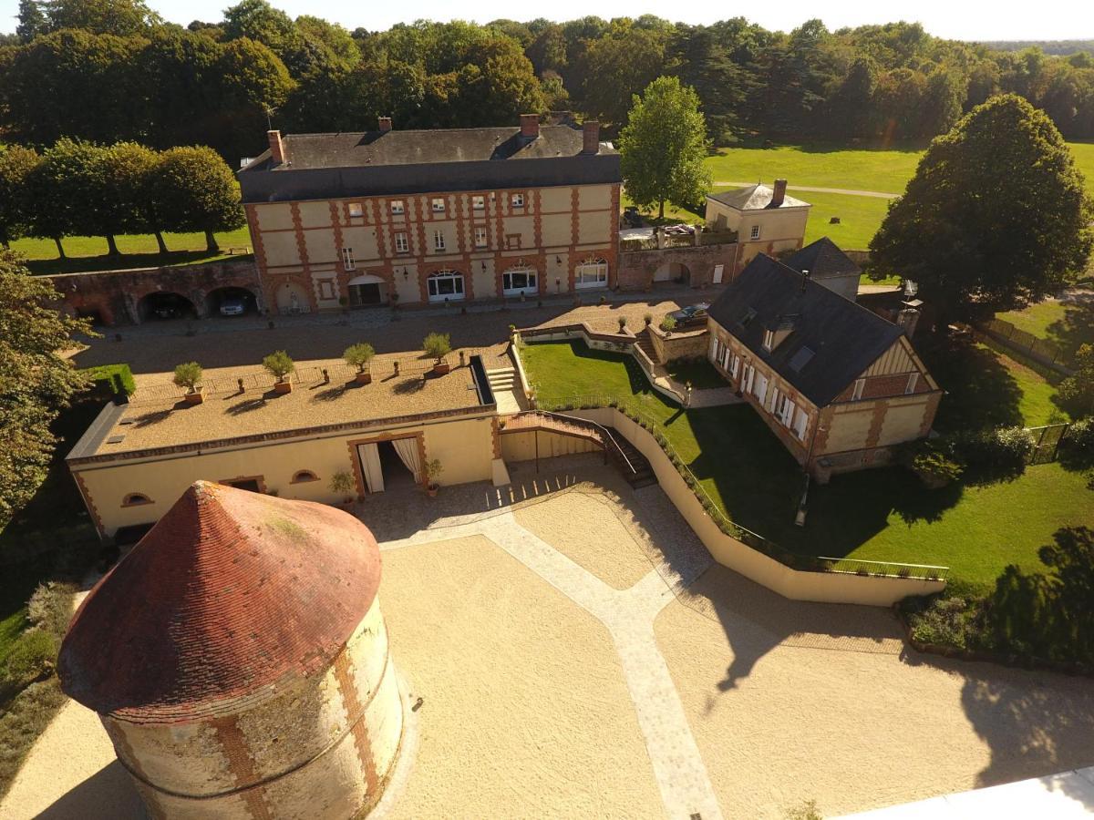 Отель Domaine De Montchevreuil Fresneaux-Montchevreuil Экстерьер фото